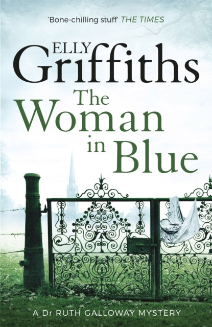 The Woman in Blue by Elly Griffiths - Paperback